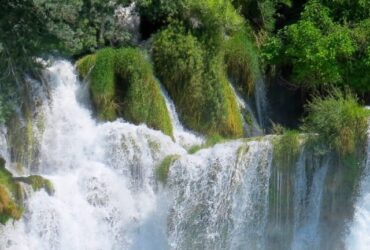 Free image/jpeg Resolution: 4000x2248, File size: 3.98Mb, River Waterfall and green Trees